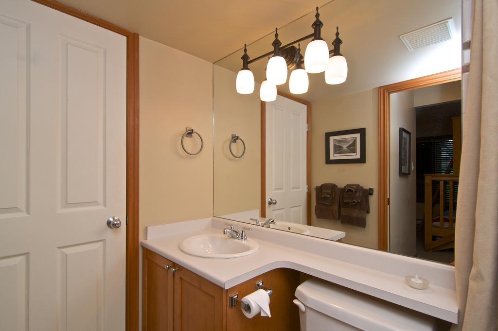 Whistler Blackcomb Vacation Rentals - Village North Pokoj fotografie